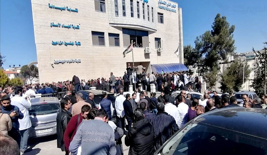 عصيان طبي شامل في الضفة الغربية رفضاً لمرسوم رئيس السلطة
