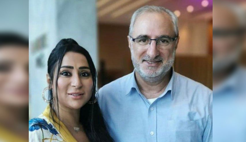صورة مخزية لفنانة بحرينية مع سفير الكيان المحتل
