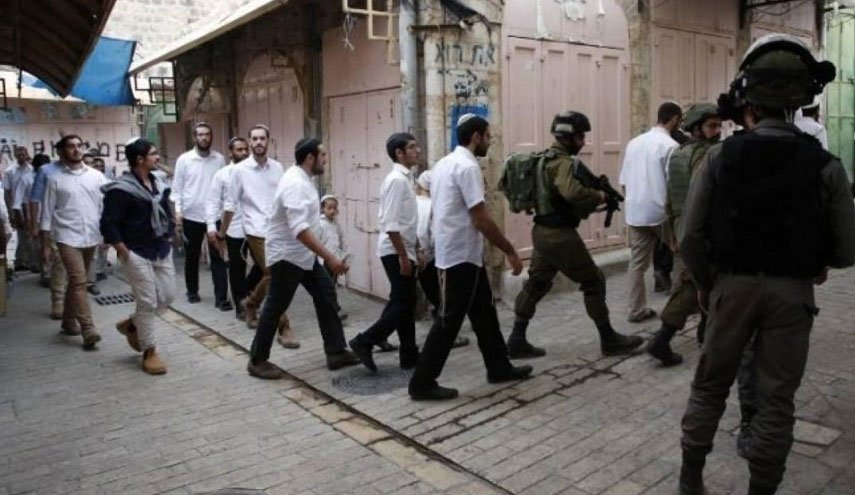 إصابة 4 فلسطينيين بعد اعتداء المستوطنين عليهم في الخليل