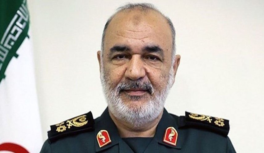 سرلشکر سلامی: جوانان پای انقلاب ایستاده اند/ پاسخ شرارت دشمنان را در زمان مناسب خواهیم داد