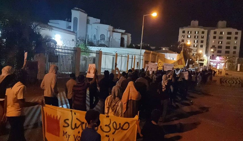 شاهد بالصور.. تظاهرات مناهضة لانتخابات البحرين الصورية غير الشرعية 