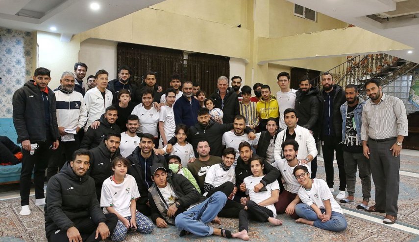 حضور سرزده کی‌روش و بازیکنان تیم ملی در خیریه بهشت امام رضا+تصاویر
