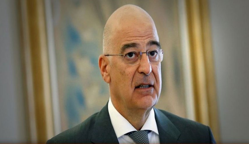 وزير خارجية اليونان يرفض النزول من طائرته في مطار طرابلس ويعود إلى بلاده
