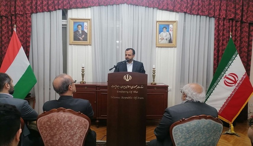 وزير الاقتصاد: التجربة أثبتت بأن الحظر لا يمكن أن يمنع تجارة إيران الخارجية