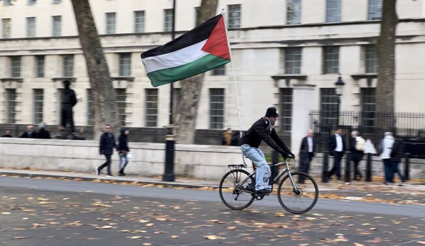 ابتکار شهروند انگلیسی در حمایت از فلسطین در قلب لندن