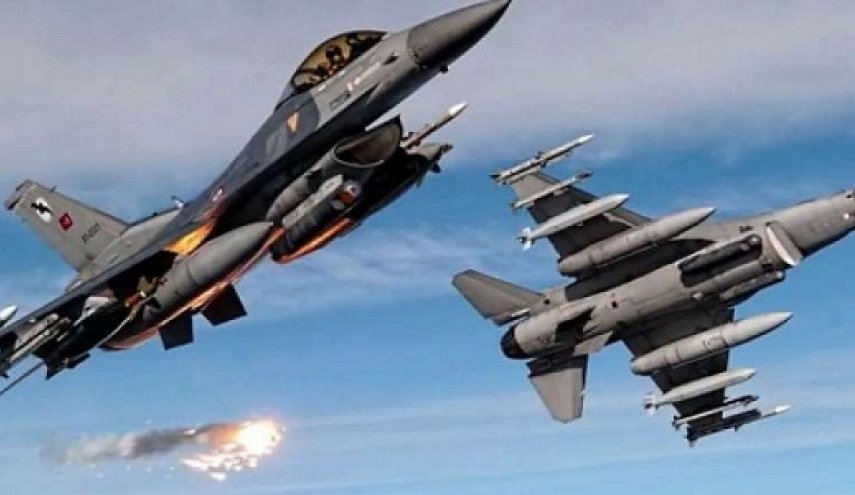 المقاتلات التركية تقصف منطقة تل رفعت شمال غرب حلب السورية