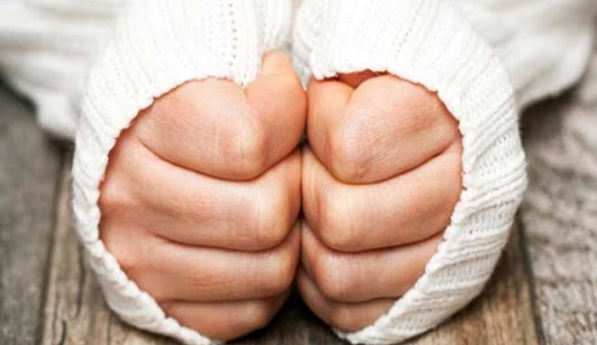 تحذير.. برودة الأطراف قد تعني الإصابة بهذه الأمراض
