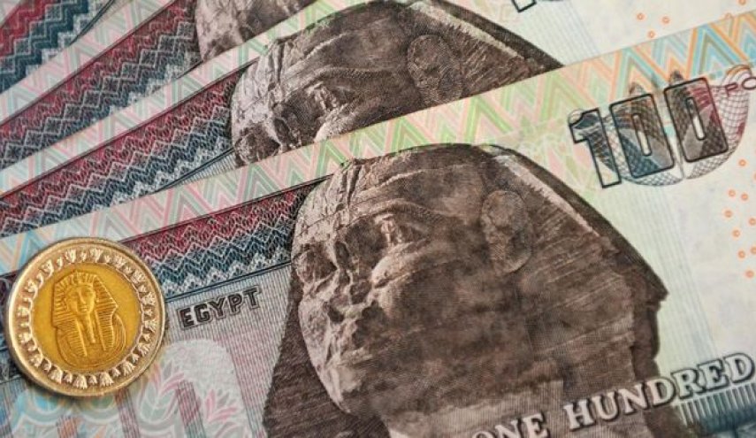 الجنيه المصري يضل بوصلته.. وانفلات في الأسعار يربك الأسواق