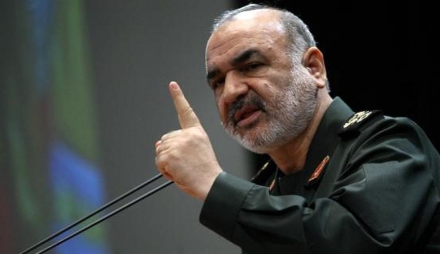 سرلشکر سلامی: ‌اجازه نمی‌دهیم کسی آرامش ‌مردم عزیز را به هم بزند/ با جوانان فریب‌خورده شمشیر بر ‌دشمن می‌کشیم