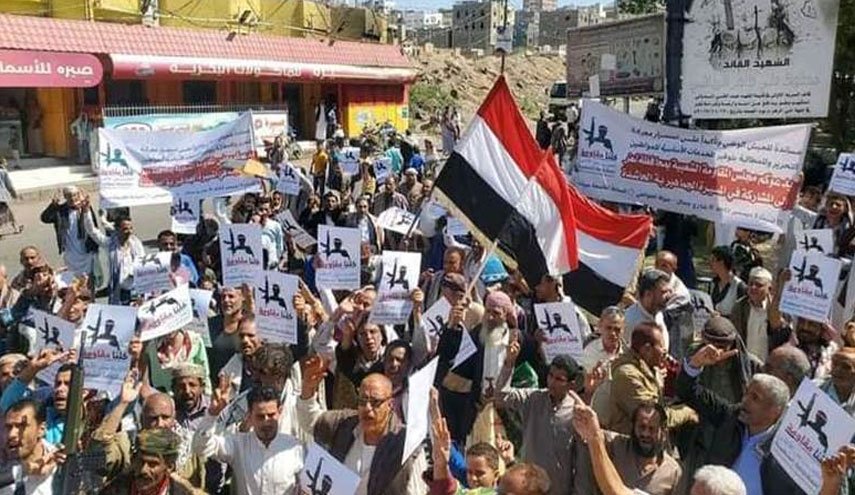 مظاهرات حاشدة في تعز ومجلس المقاومة يدعو لمسيرة كبرى يوم غد السبت