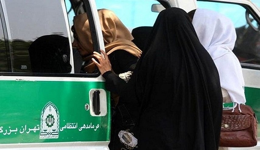 هل ألغيت دوريات شرطة الآداب في إيران؟