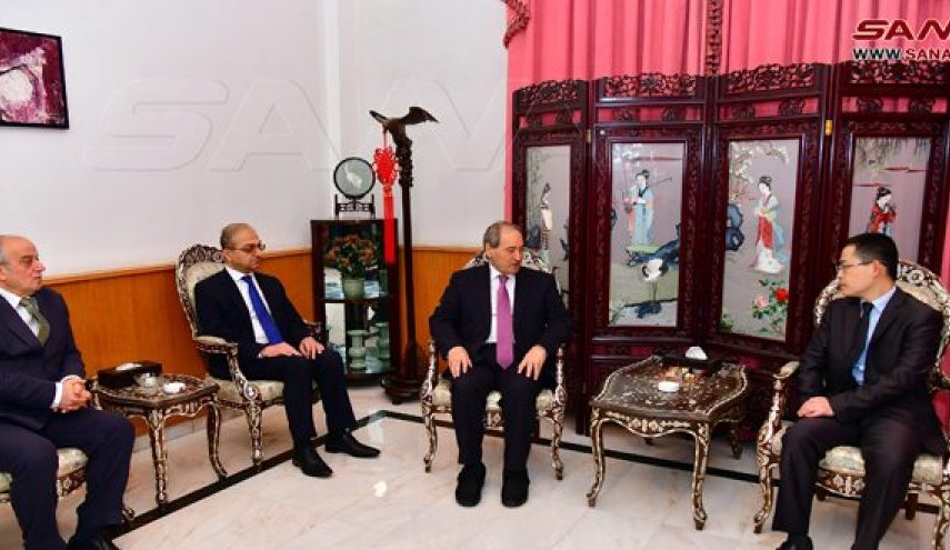المقداد وشعبان يقدّمان التعازي بوفاة جيانغ زيمين