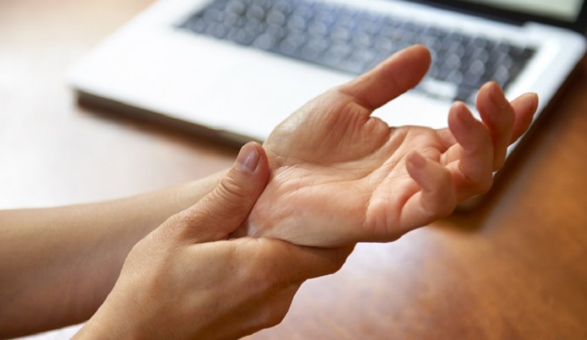 نصائح للعاملين في المكاتب لتجنب التهاب المفاصل!
