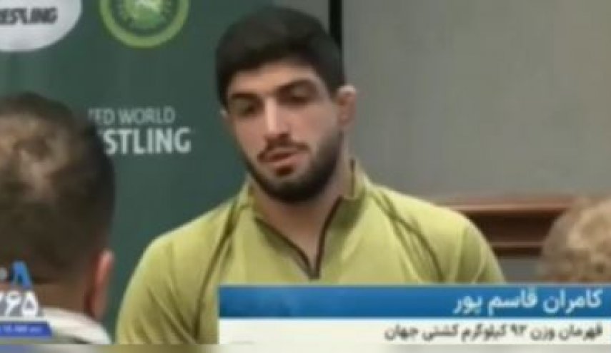 جام جهانی کشتی آزاد؛ واکنش دو کشتی‌گیر ایرانی به سؤال شیطنت آمیز رسانه آمریکایی VOA+ ویدیو