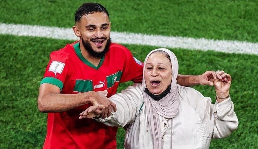 صعود مراکش؛ جشن و پایکوبی سوفیان بوفال به همراه مادرش
