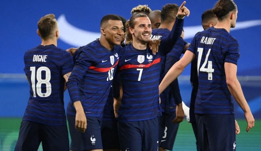 إصابة بعض لاعبي المنتخب الفرنسي بنزلة برد قبل نهائي مونديال قطر