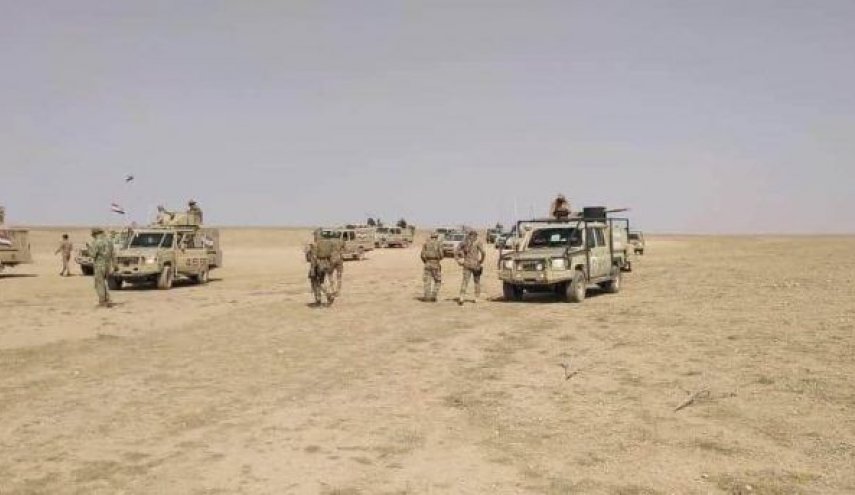 الحشد الشعبی ۱۰ شیء بمب گذاری شده را درنزدیکی نوار مرزی با سوریه خنثی کرد