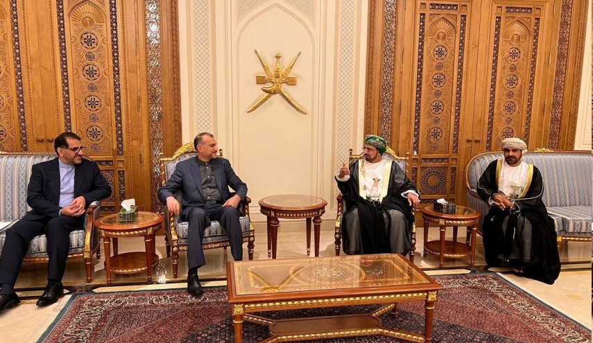 وزير الخارجية الايراني يصل الى مسقط

