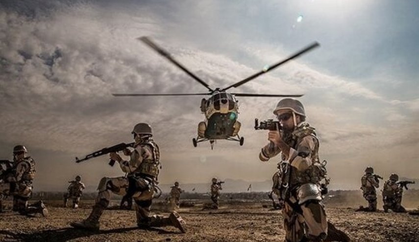 مغاوير الجيش ينفذون عمليات الهجوم البرمائي في مناورات ذوالفقار 1401