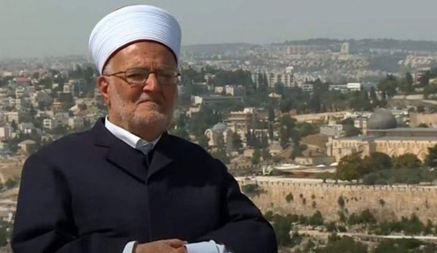  الإحتلال يقتحم منزل خطيب المسجد الأقصى استدعاء للتحقيق