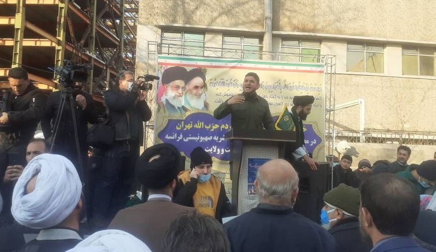 تجمع اعتراضی مردم تهران در مقابل سفارت فرانسه