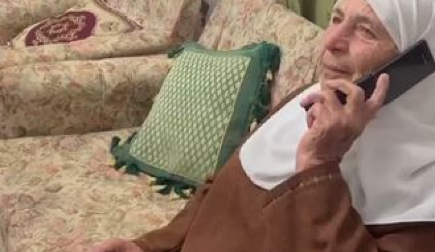 ویدیوی گفتگوی تلفنی اسیر فلسطینی با مادرش دقایقی پس از آزادی/ شادی مادر اسیر فلسطینی به رغم اعلام ممنوعیت از سوی رژیم صهیونیستی