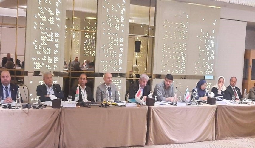 الهلال الأحمر الإيراني يشرح الآثار المدمرة للعقوبات على المساعدات الإنسانية