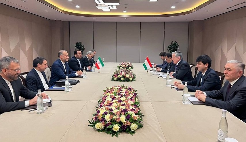 وزير خارجية إيران يلتقي في طشقند نظيره الطاجيكستاني