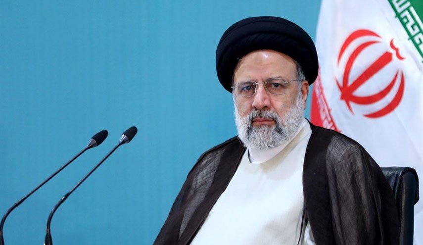 رئیسی: همه دستگاه‌ها بانک مرکزی را در اجرای سیاست‌های جدید ارزی یاری کنند/ تأکید رئیس‌جمهور بر تسریع در رفع مشکلات تردد کامیون‌ها در مرز آستارا