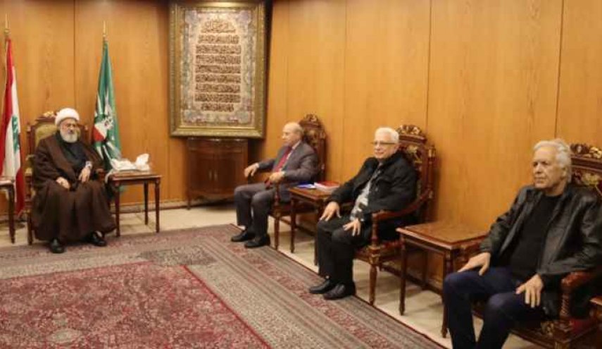 وفد من 'الجبهة الديموقراطية لتحرير فلسطين' يلتقي 'الخطيب' في لبنان