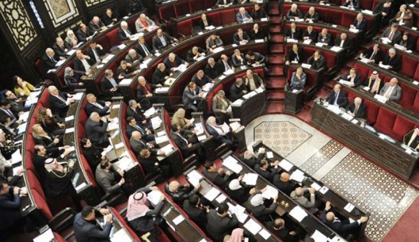 الشعب السوري يناقش مشروع قانون منح ترخيص لحيازة بندقية حربية 
