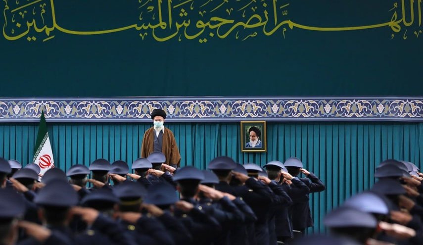 رهبر انقلاب: ۲۲بهمن امسال روز مظهر اتحاد ملی و خنثی شدن راهبرد دشمن است/ ارتش امروز مؤمن‌تر، معتقدتر و آماده‌تر است/ نباید اختلافات تبدیل به گسل شود