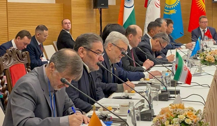 شمخانی: مداخله فرامنطقه‌ای در افغانستان، موجب توسعه ناامنی در منطقه می‌شود/ آمریکا در تلاش برای تبدیل افغانستان به سکویی برای ترویج ناامنی و تروریسم است