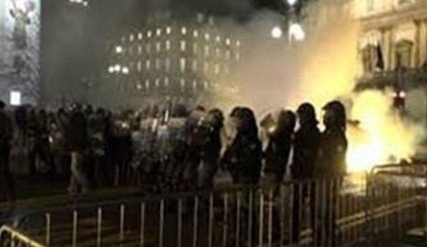 إيطاليا.. اشتباكات بين الشرطة والمحتجين في 'ميلانو'