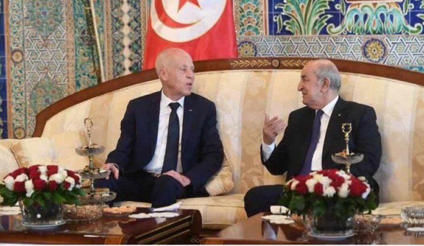 الرئيس الجزائري يجري مكالمة هاتفية مع نظيره التونسي وهذا ما دار بينهما..