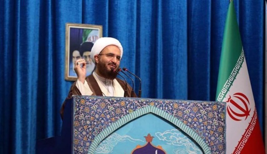 خطيب جمعة طهران: شعبنا صفع أميركا بشدة في يوم انتصار الثورة