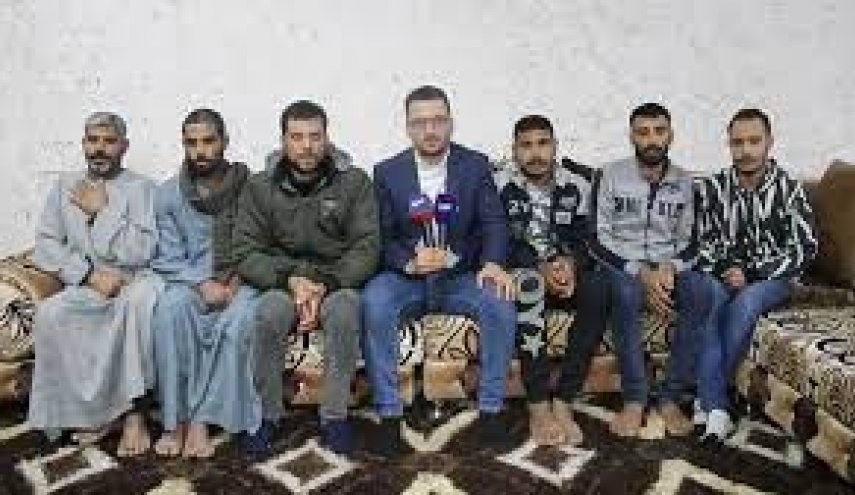 المصريون المحررون من الاختطاف في ليبيا يتوجهون برسالة شكر في أول ظهور لهم 