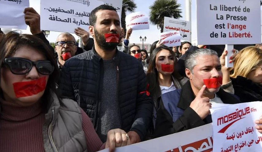 انتقاد گروه‌های مدنی تونس از وزیر کشور به خاطر «خائن» خواندن روزنامه‌نگاران، اتحادیه‌ها و بازرگانان