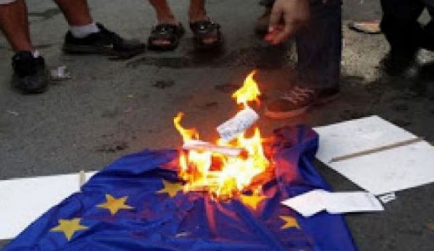 آتش زدن پرچم اتحادیه اروپا در گرجستان 