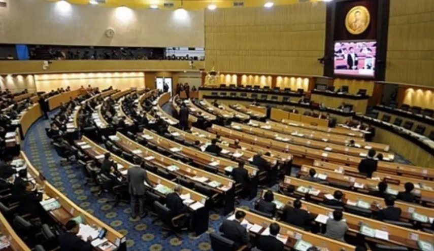  رئيس وزراء تايلاند يقرر حل البرلمان 