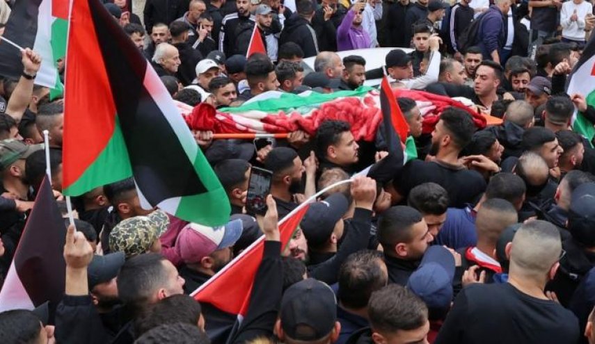حضور گسترده مردم در مراسم تشییع پیکر نخستین شهید فلسطینی در ماه مبارک رمضان+ عکس
