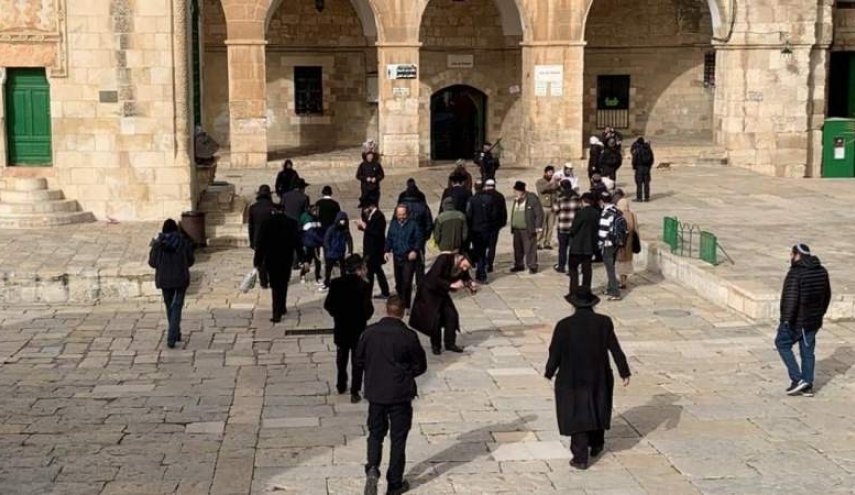 حمله شهرک‌نشینان صهیونیست به مسجدالاقصی و بازداشت فلسطینیان