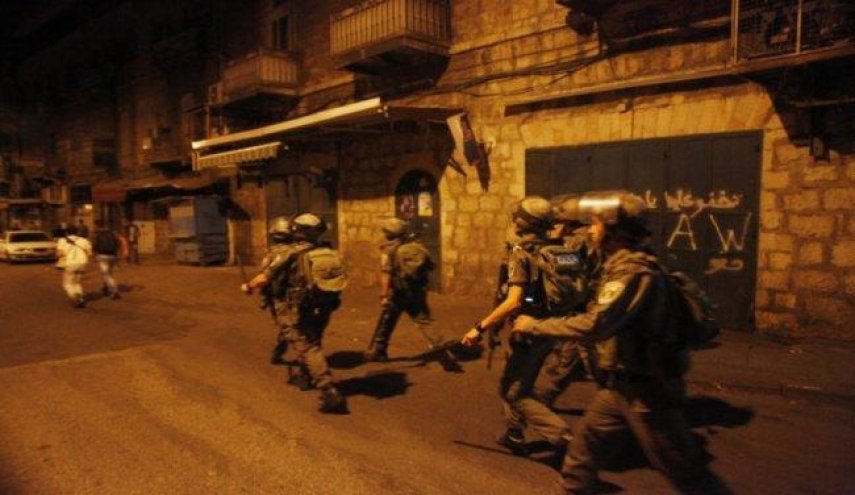 الاحتلال يداهم قرية مردا شمال سلفيت بإطلاق قنابل الغاز والصوت
