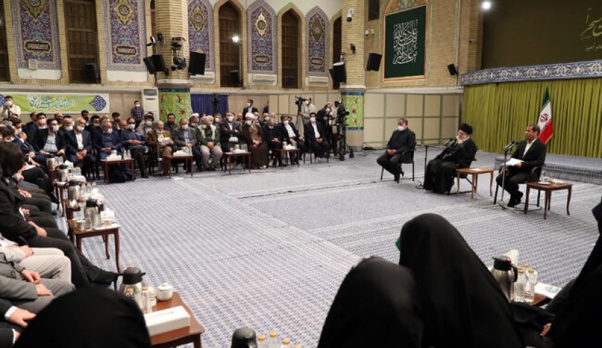 دیدار جمعی از شاعران با رهبر معظم انقلاب