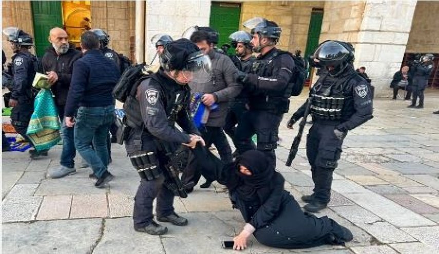 حمله اشغالگران به فلسطینی‌ها و جلوگیری از ورود آنها به مسجد الاقصی