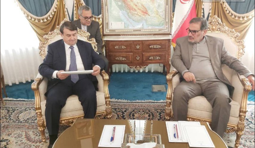 شمخانی: پایان دادن به سلطه دلار در مبادلات اقتصادی و تجاری شتاب گرفته است
