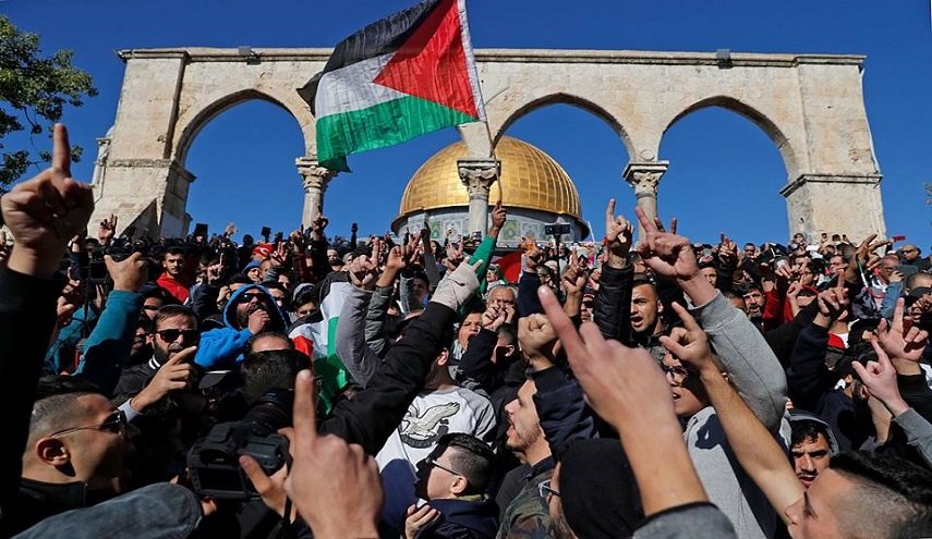 'حماس' تدعو للنفير العام بالأقصى وتحذر الإحتلال من أي حماقة بحق المعتكفين 