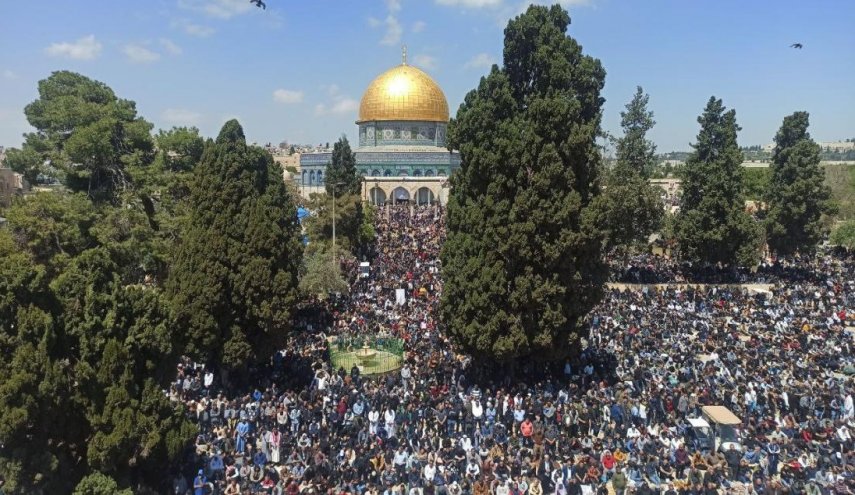 250 ألف مصلٍ يؤدون صلاة الجمعة الأخيرة من رمضان بالمسجد الأقصى المبارك