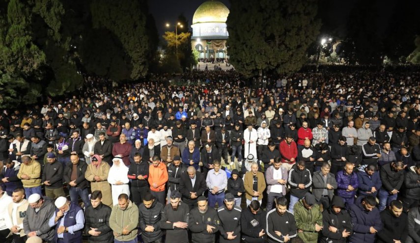 200 ألف مصلٍّ يؤدون العشاء والتراويح في الأقصى