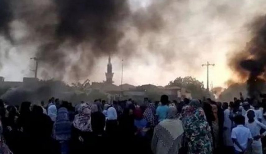  إطلاق نار على موكب السفارة الفرنسية بالسودان وأطراف التنازع يتهم بعضها الآخر 
